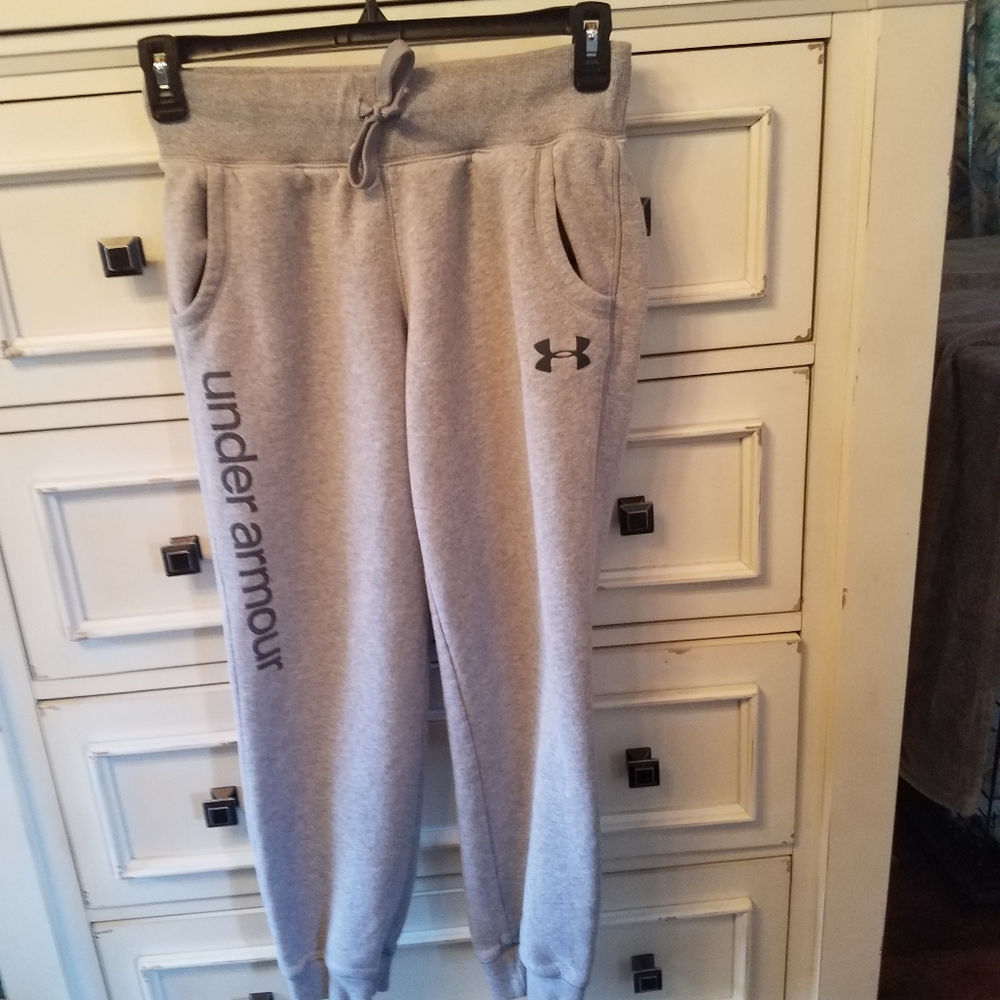 Youth XL UNDER ARMOR  sweatpants